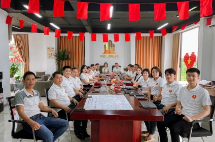 HỒNG NHUNG LAND HÂN HOAN CHÀO MỪNG NGÀY QUỐC KHÁNH 2/9