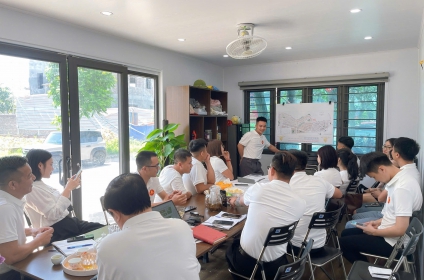 NHÂN SỰ HỒNG NHUNG LAND THAM GIA CUỘC HỌP HÀNG TUẦN (12/5)