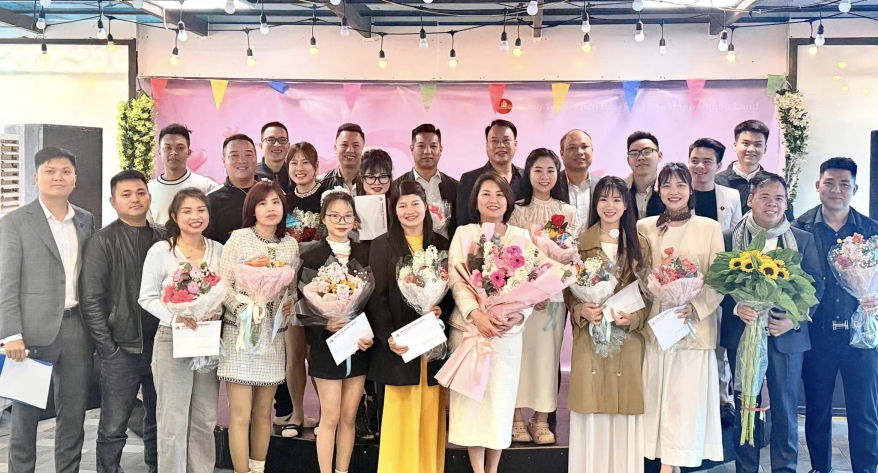HỒNG NHUNG LAND HÂN HOAN TỔ CHỨC SỰ KIỆN 8/3 CHO TOÀN THỂ NHÂN VIÊN CÔNG TY