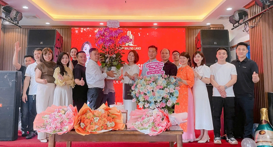 HỒNG NHUNG LAND HÂN HOAN TỔ CHỨC TIỆC SINH NHẬT LẦN THỨ 18+18 CỦA SẾP HỒNG NHUNG