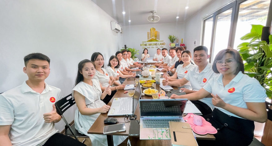 HỌP NỘI BỘ NGÀY 30/6/2025 CÙNG TOÀN THỂ NHÂN VIÊN CÔNG TY CỔ PHẦN BẤT ĐỘNG SẢN HỒNG NHUNG